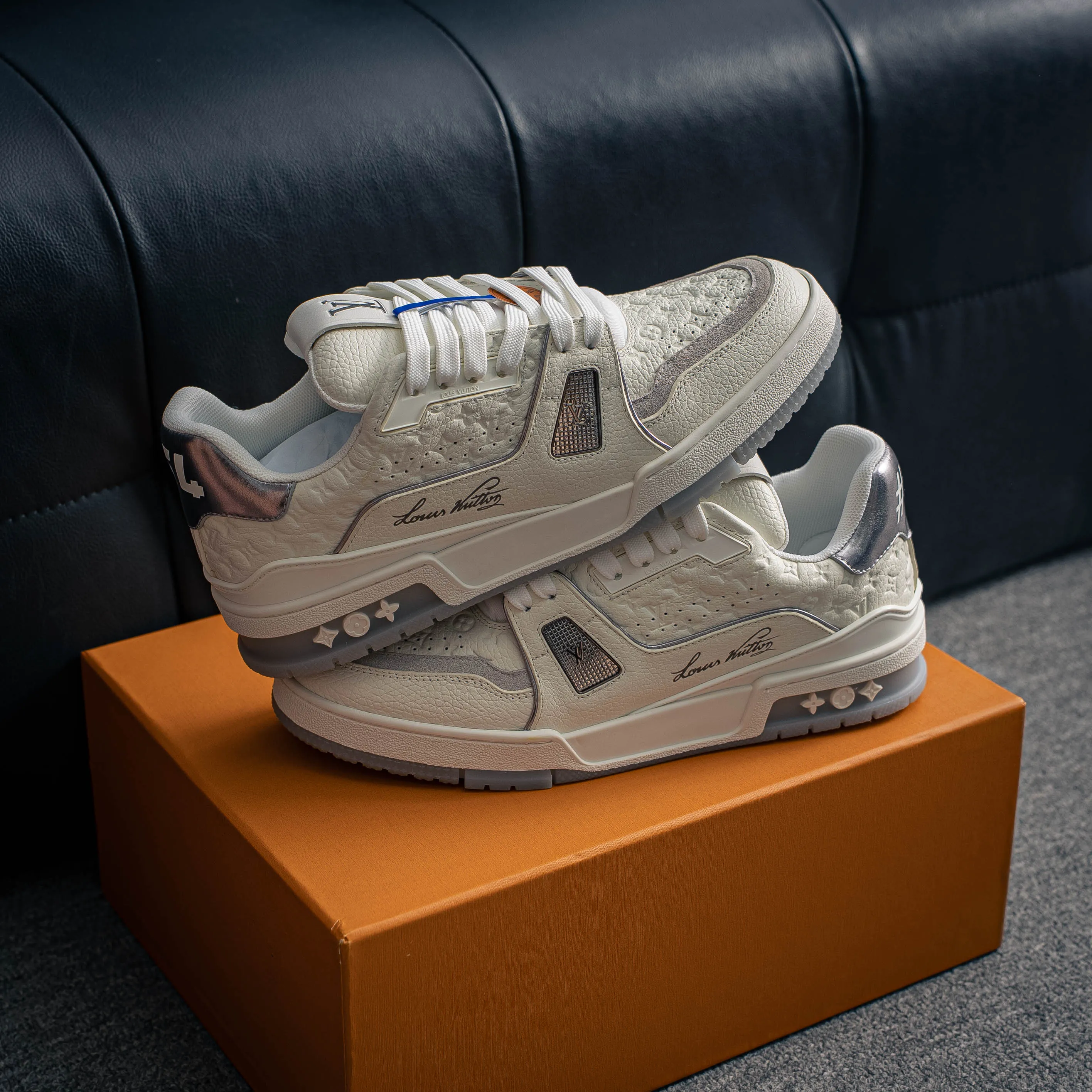 # LV- - trainer 2026 New Arrival 1：1 ！！ Shoes Cowhide Leather ， LOGO ， Breathable ， 。